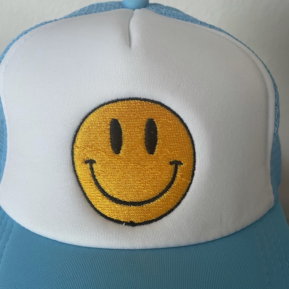 NEW SMILEY FACE TRUCKER HAT LIGHT BLUE AND WHITE - Picture 4 of 4